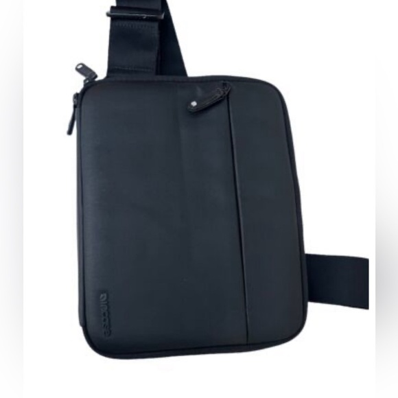 Incase Nylon Thick Padded Crossbody Zipped Tablet ipad Case Black - Picture 1 of 6